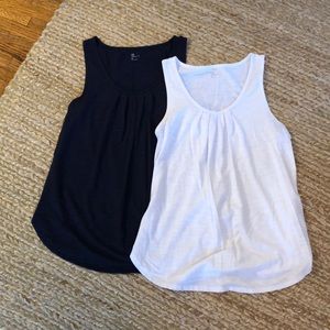 Two GAPfit maternity tanks